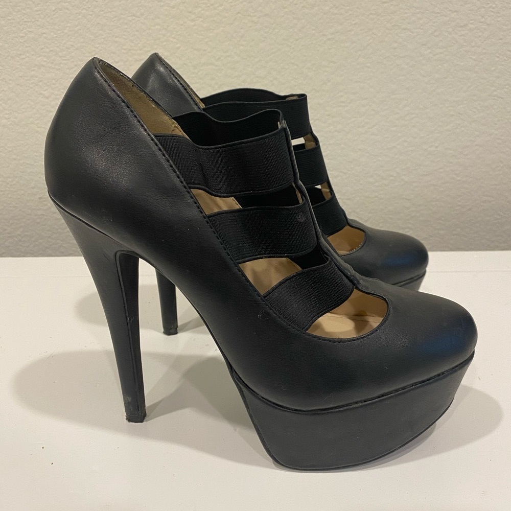 Rouge Platform Stretchy Strap Platform Pump Heel